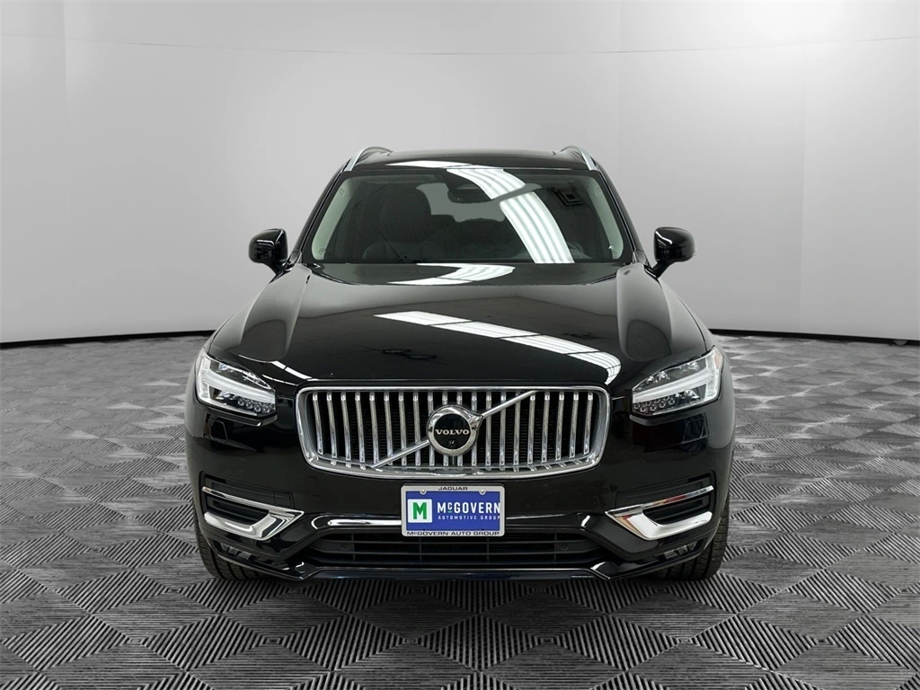 2023 Volvo - image 8