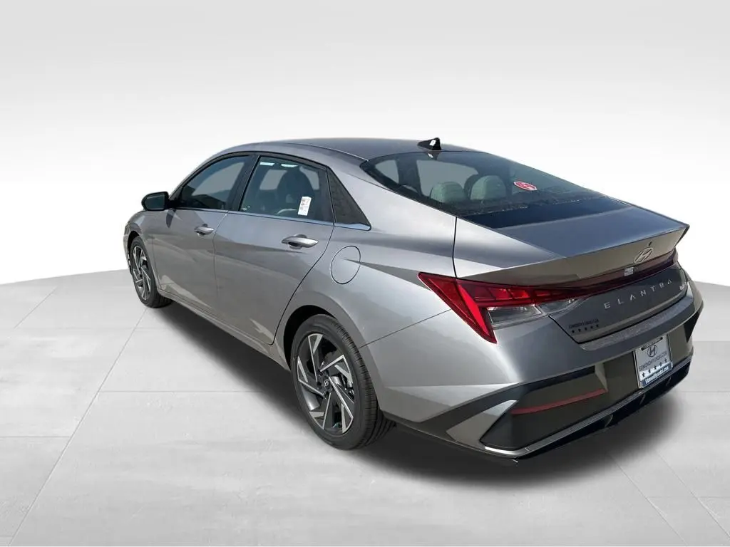 2025 Hyundai Elantra Limited photo 8