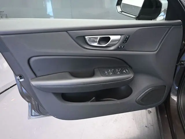 2024 Volvo S60 B5 Core photo 13