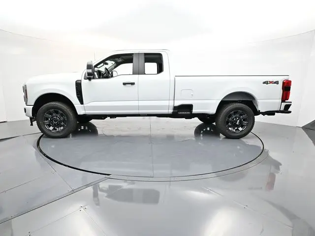 2025 Ford F-350 photo 2