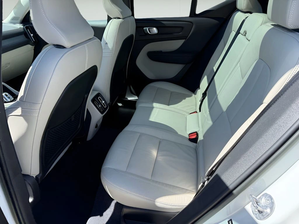 2023 Volvo - image 11