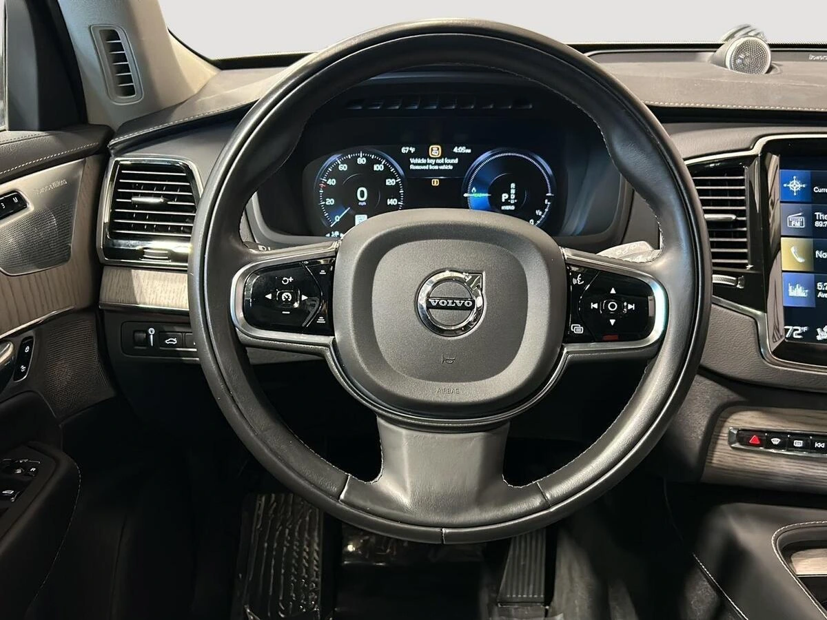2021 Volvo - image 28