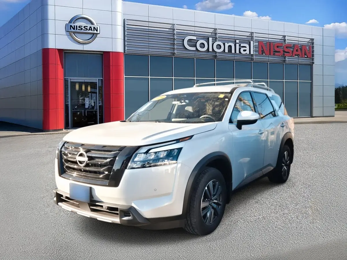 2025 Nissan Pathfinder SL's photo