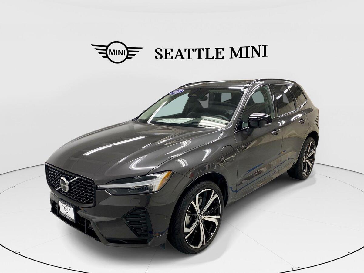 2023 Volvo XC60 Recharge T8 Ultimate Dark Theme