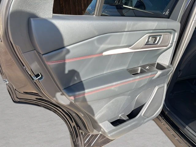 2025 Ford Explorer ST-Line - Photo 12