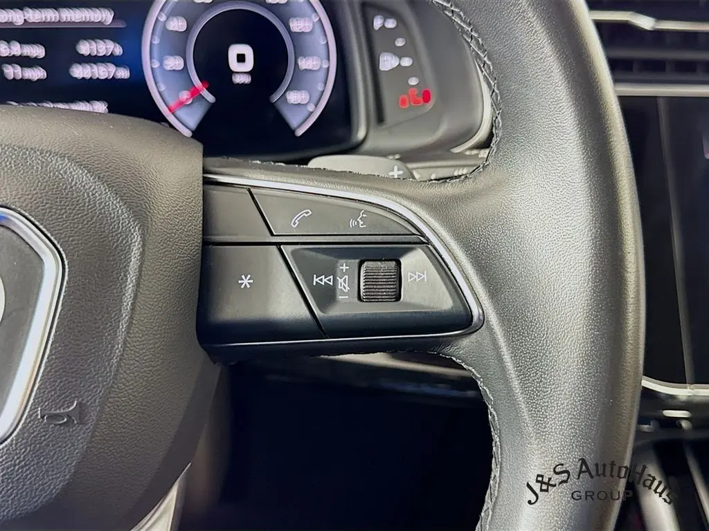 2022 Audi Q7 55 Premium Plus photo 13