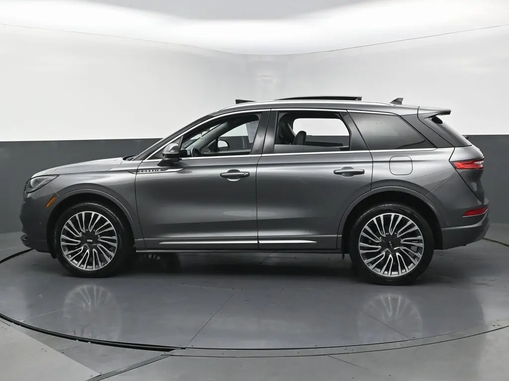 2021 Lincoln Corsair Reserve photo 3