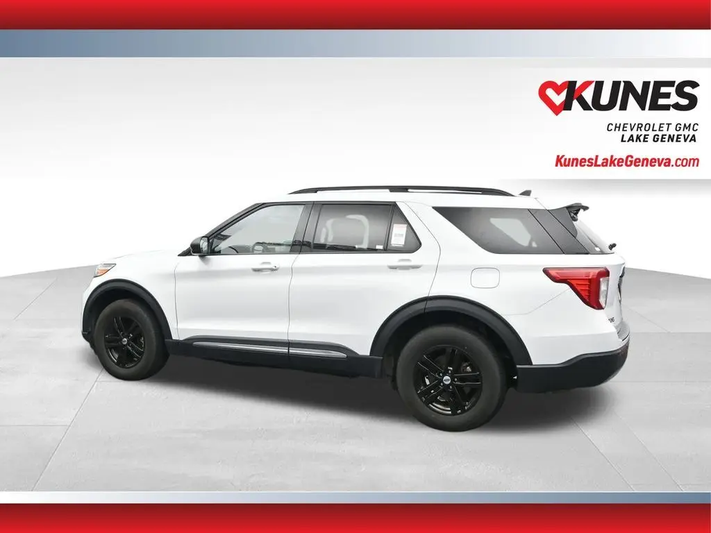 2023 Ford Explorer XLT photo 3