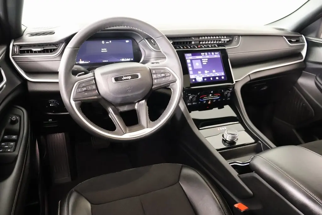 2024 Jeep Grand Cherokee Altitude X photo 2