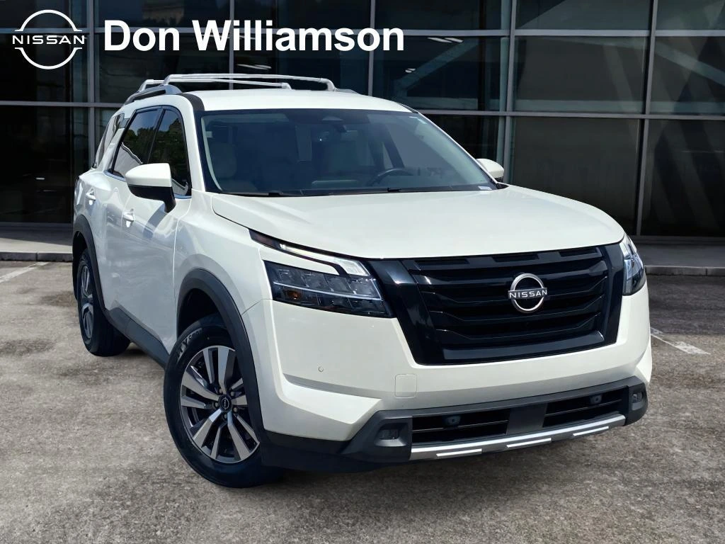 2023 Nissan Pathfinder SL 2WD's photo
