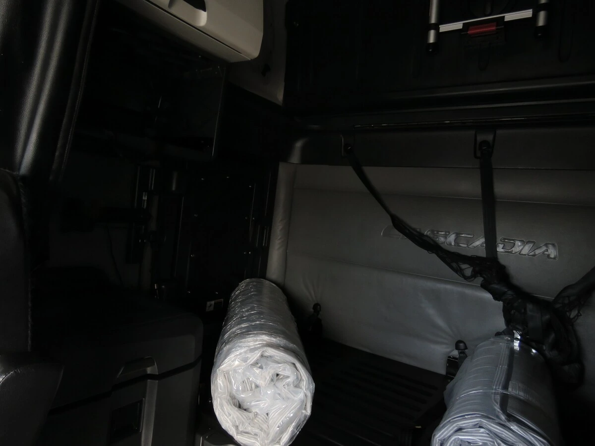 2022 Freightliner Cascadia - image 16