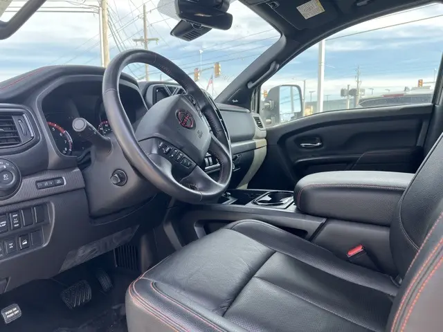 2024 Nissan Titan Crew Cab PRO-4X photo 13