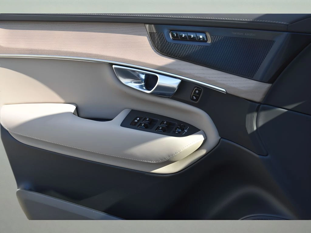 2026 Volvo - image 28