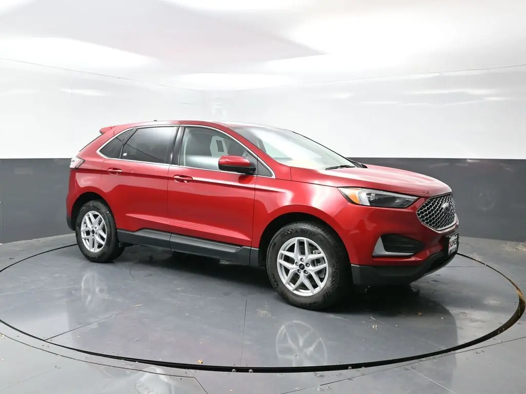 2024 Ford Edge SEL photo 2