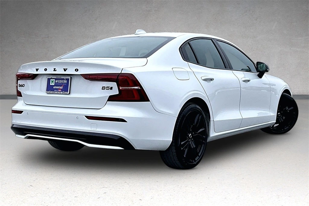 2023 Volvo - image 6