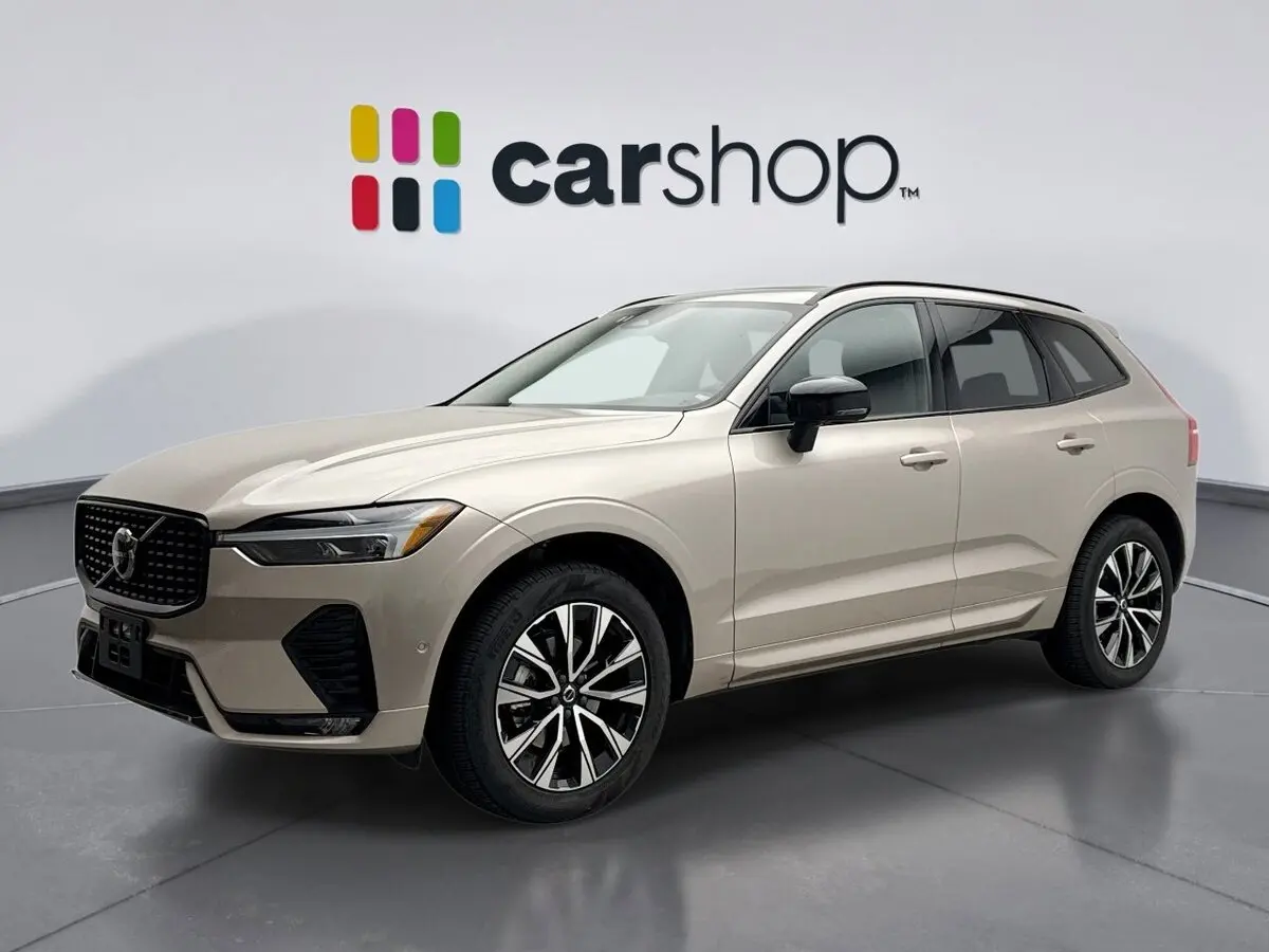 2025 Volvo XC60 Plus's photo