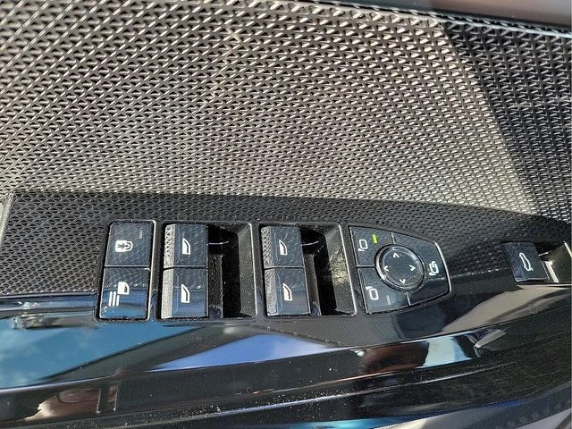 2026 BMW 7 Series 750e - Photo 22