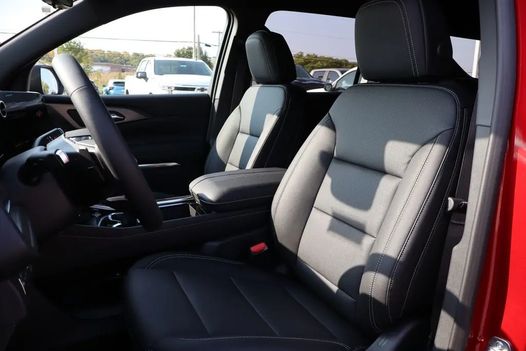 2026 Chevrolet Traverse 2LT photo 11