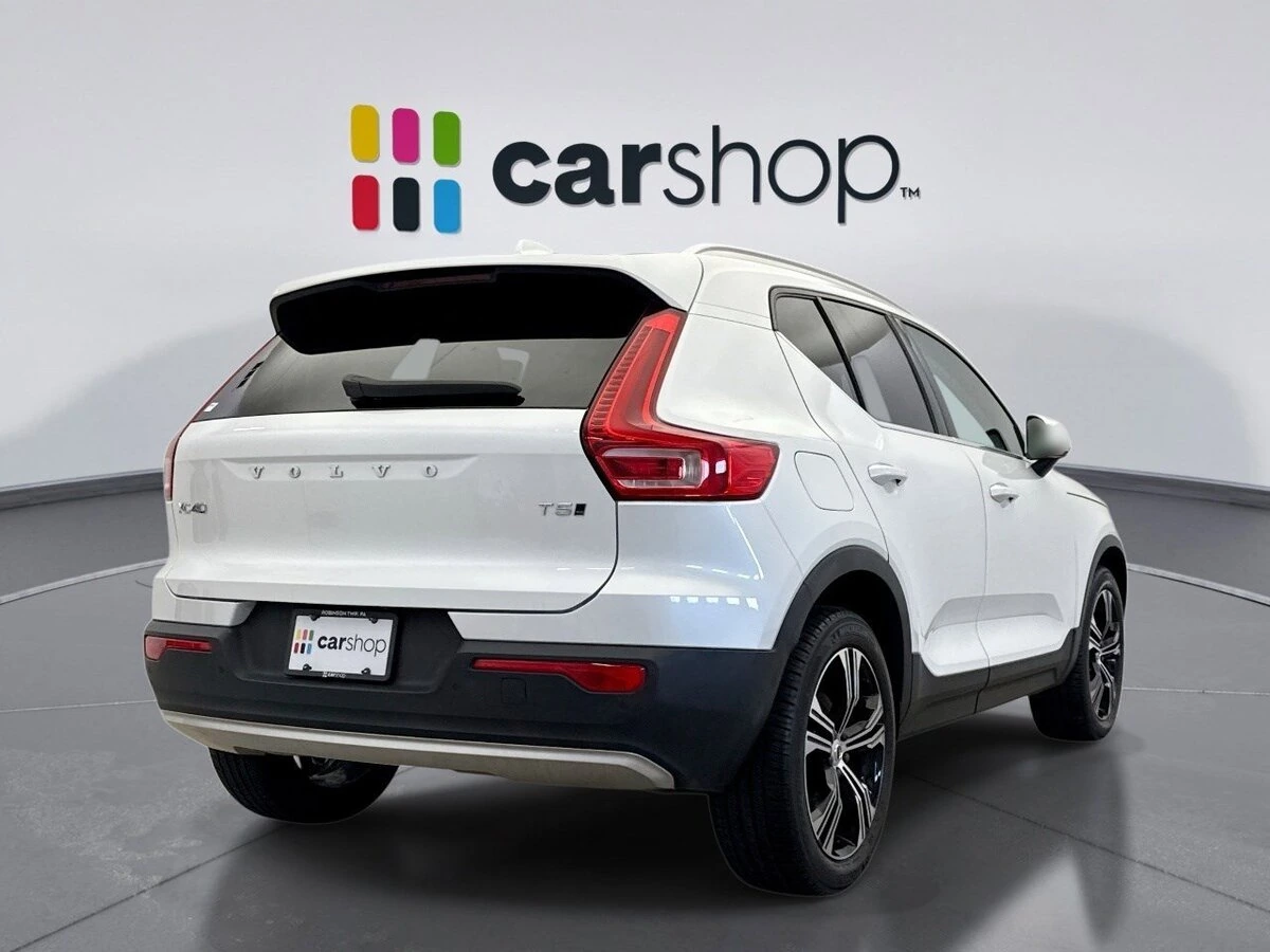 2022 Volvo - image 5