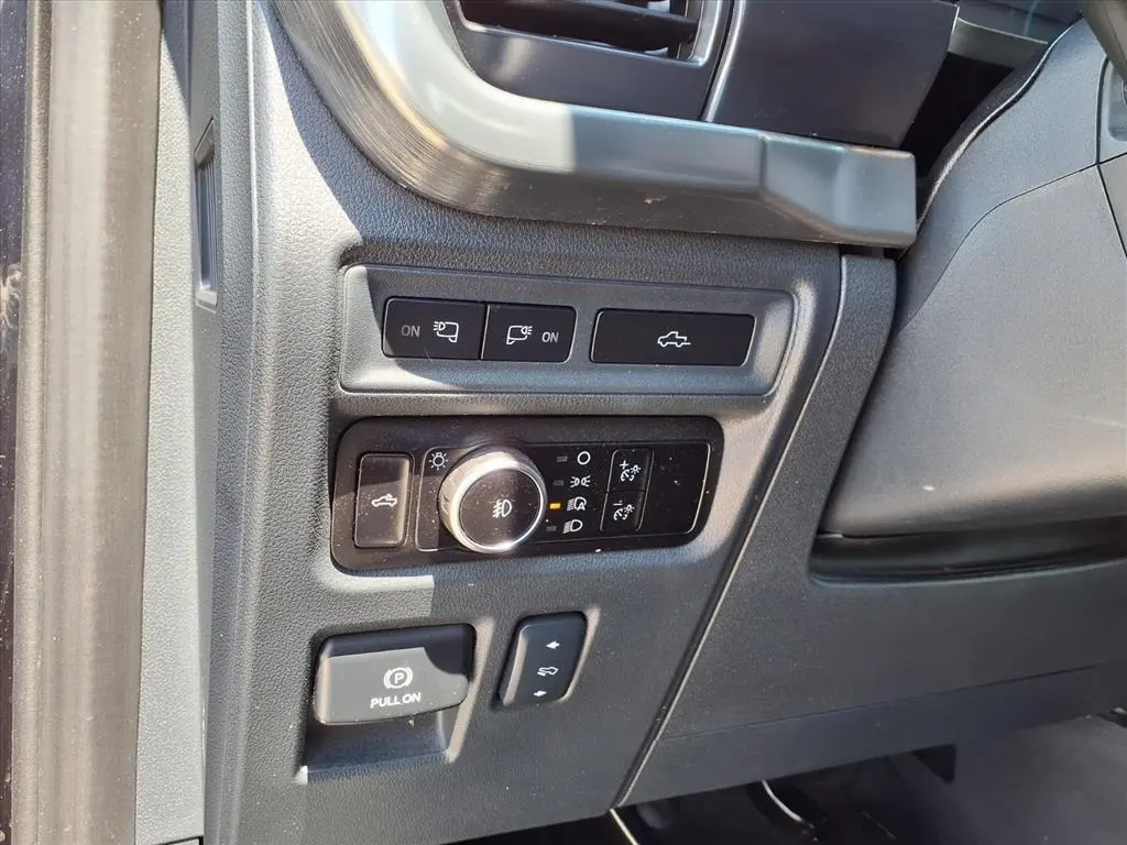 2023 Ford F-150 Lariat photo 25