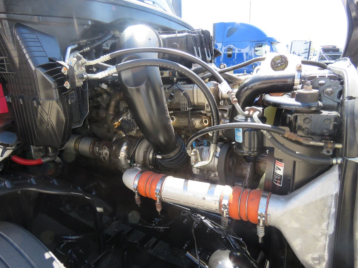 2023 Freightliner Cascadia - image 12