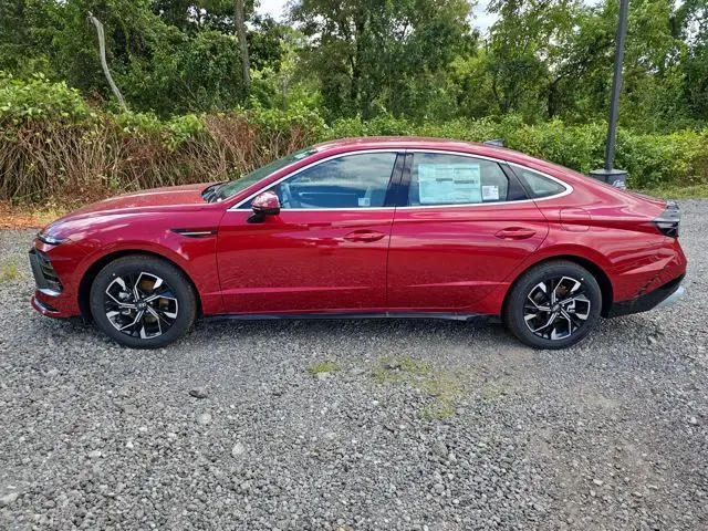 2025 Hyundai Sonata SEL photo 2