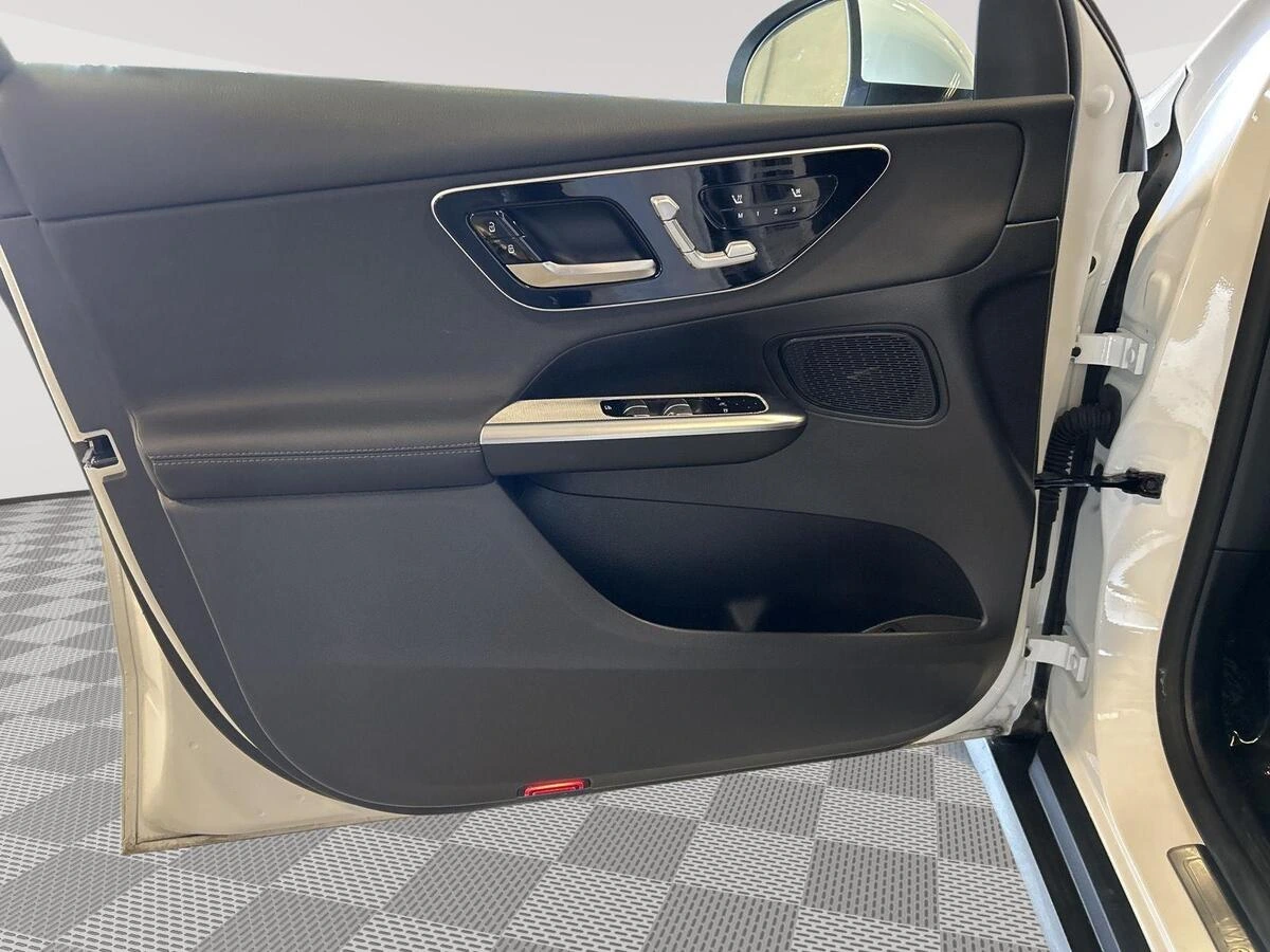 2026 Mercedes-Benz GLC 12