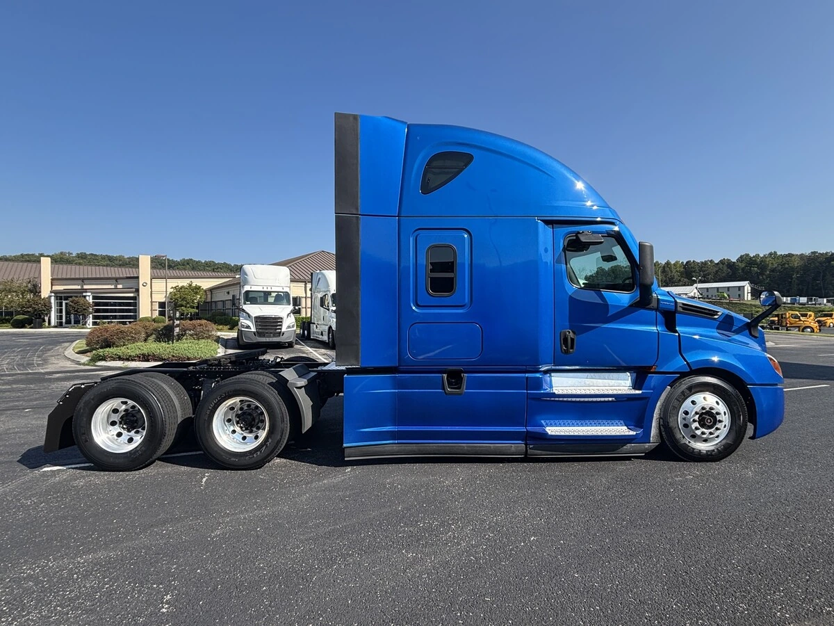 2022 Freightliner Cascadia — photo 4