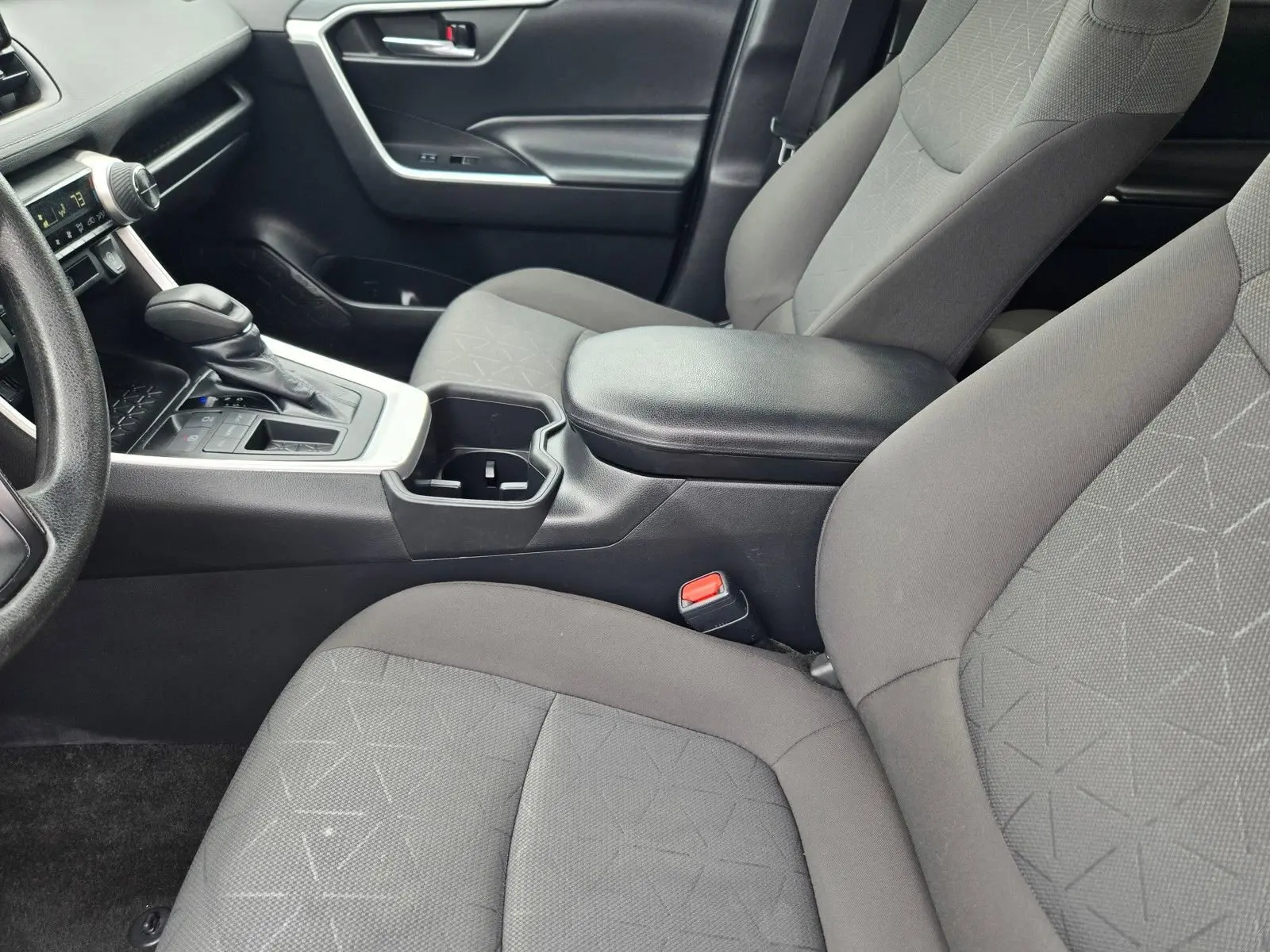 2022 Toyota RAV4 XLE photo 13