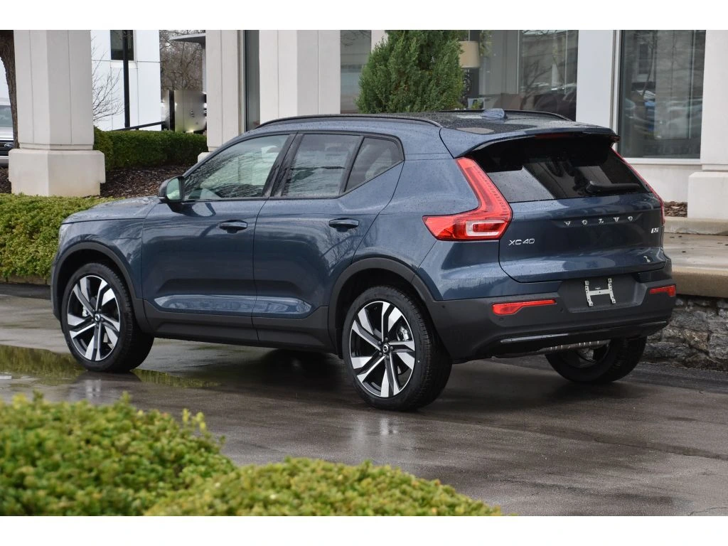 2026 Volvo - image 6