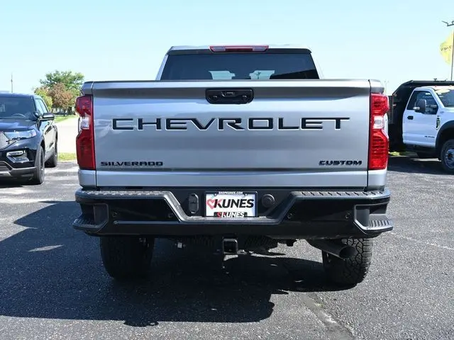 2026 Chevrolet Silverado 2500HD Custom photo 5