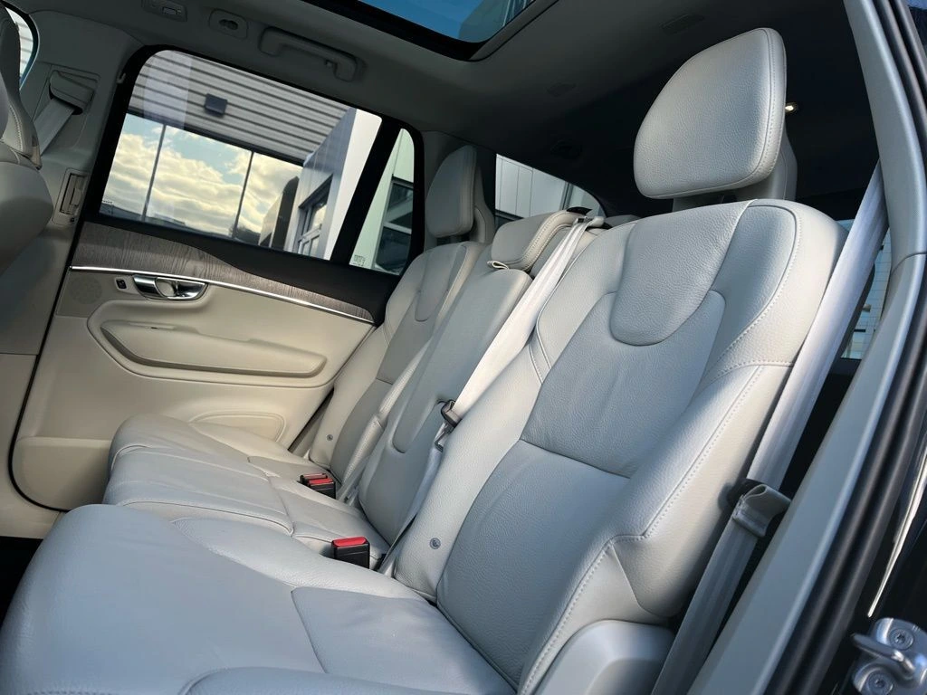 2025 Volvo - image 26