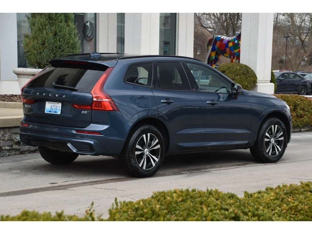 2025 Volvo - image 4