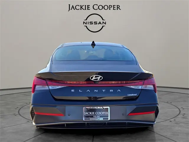 2024 Hyundai Elantra Limited photo 4