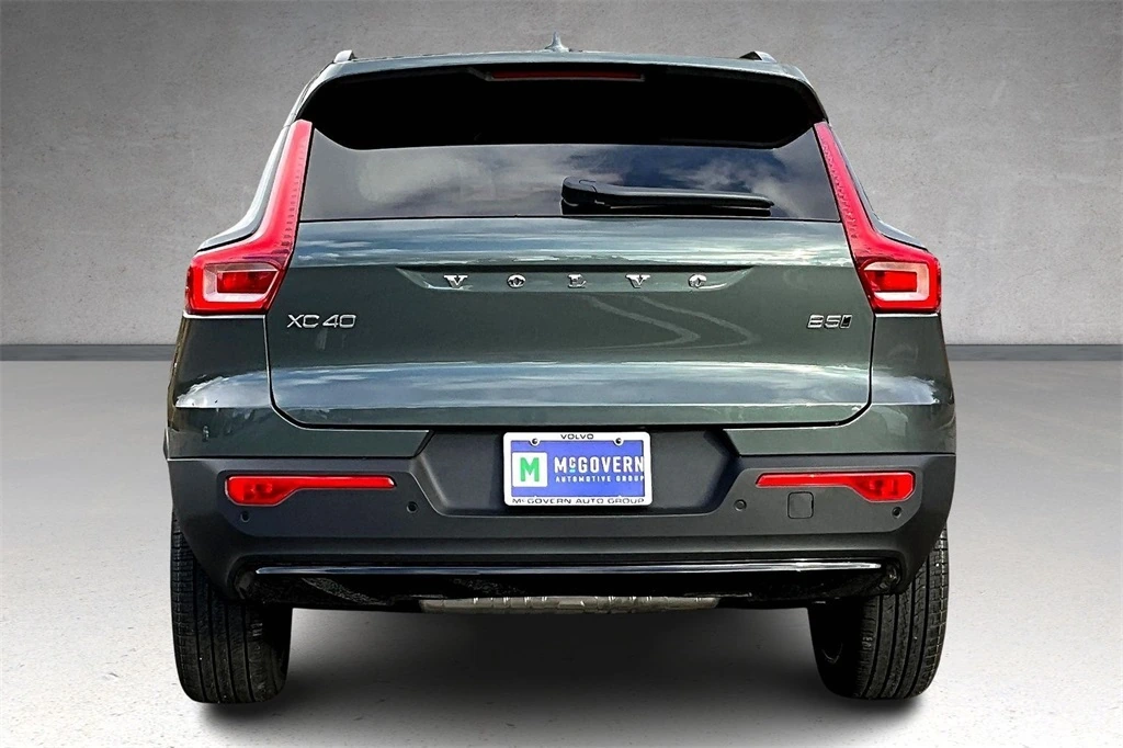 2026 Volvo - image 4