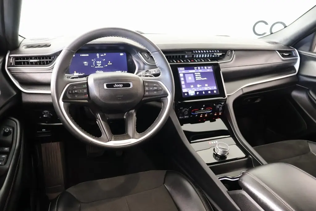 2024 Jeep Grand Cherokee Altitude photo 2