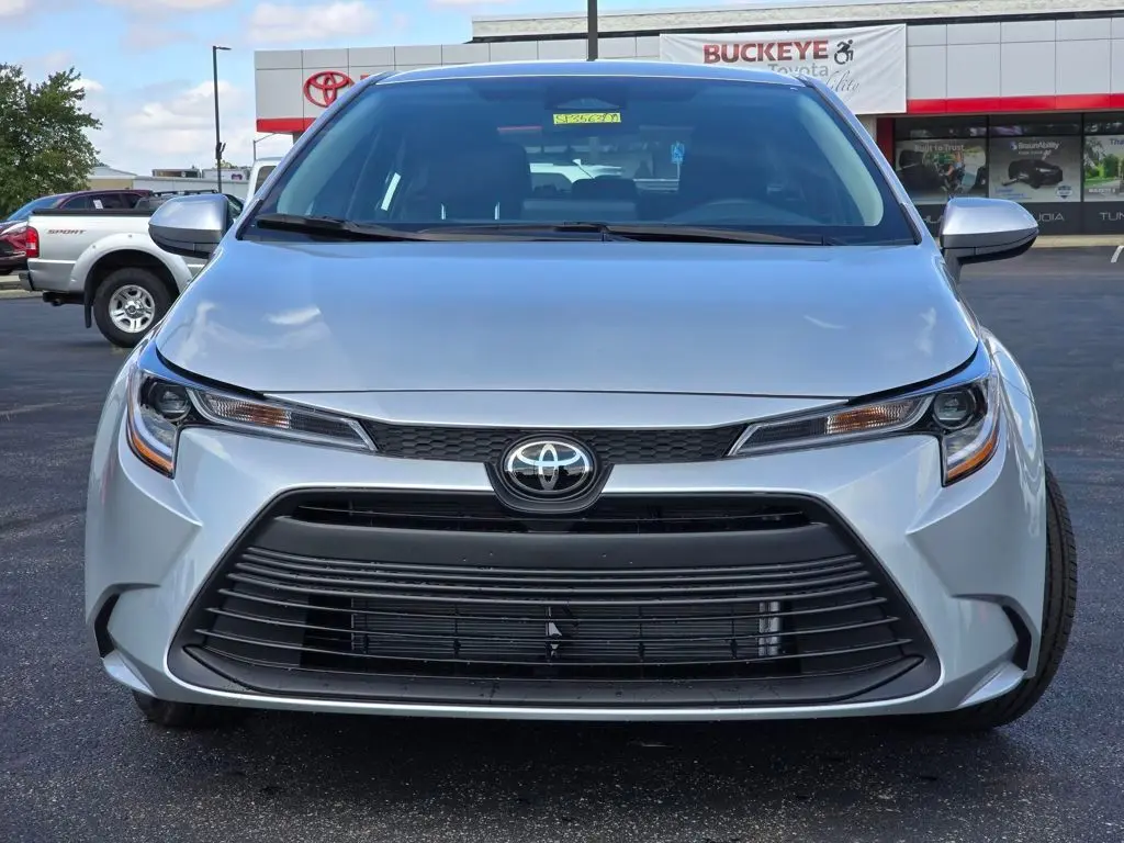 2025 Toyota Corolla LE photo 7