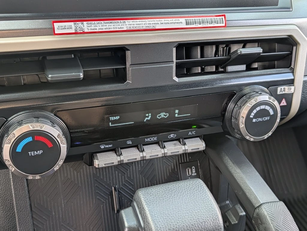 2025 Toyota Tacoma SR5 - Photo 23