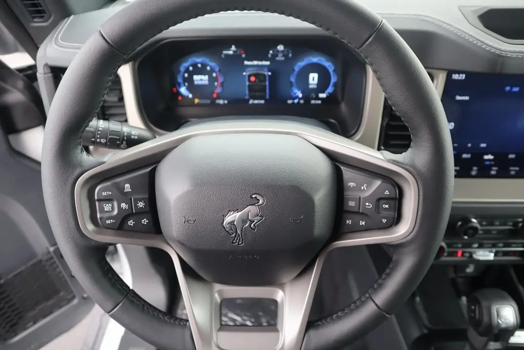2025 Ford Bronco Outer Banks photo 3