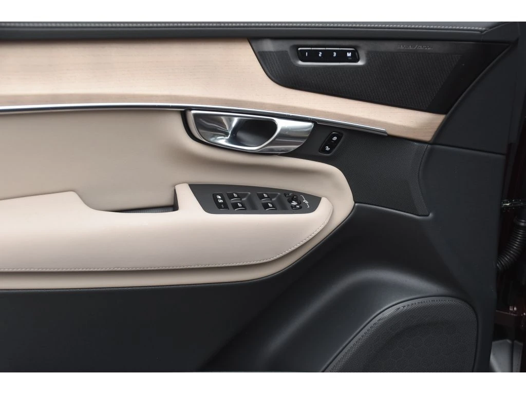 2026 Volvo - image 27