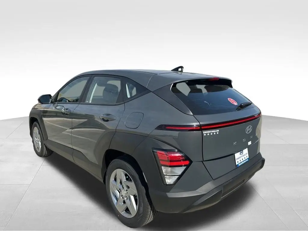 2026 Hyundai Kona SE photo 8