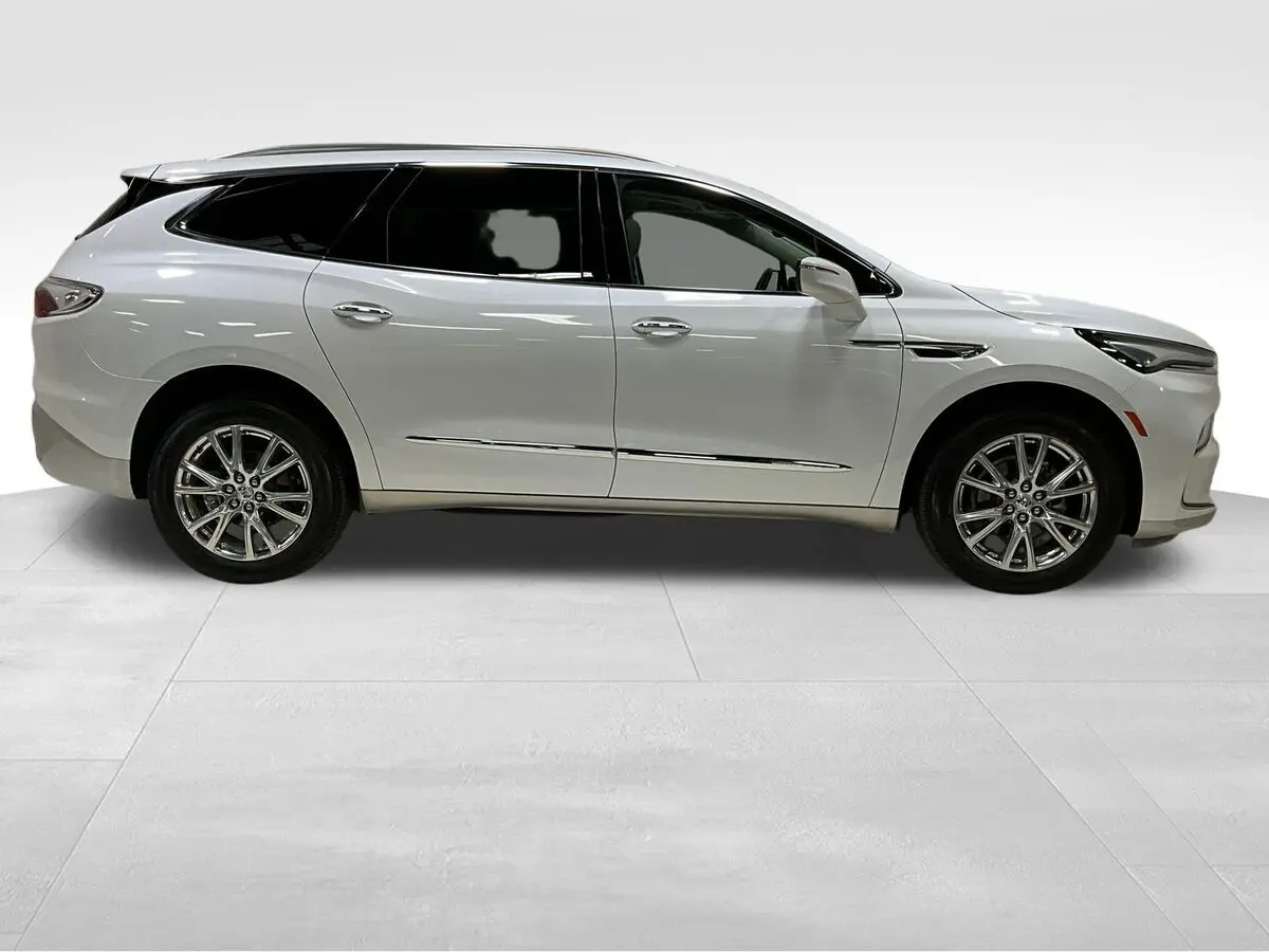 2024 Buick Enclave Essence photo 3