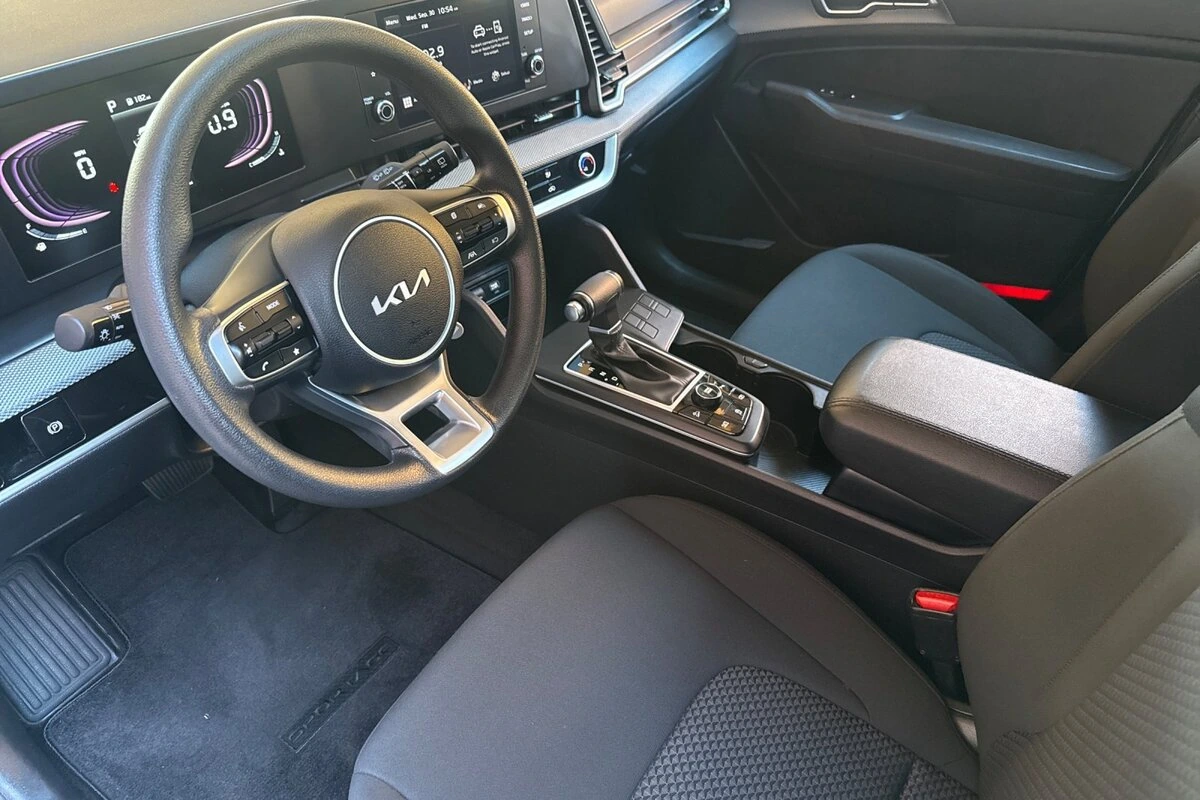 2025 Kia Sportage LX - Photo 10