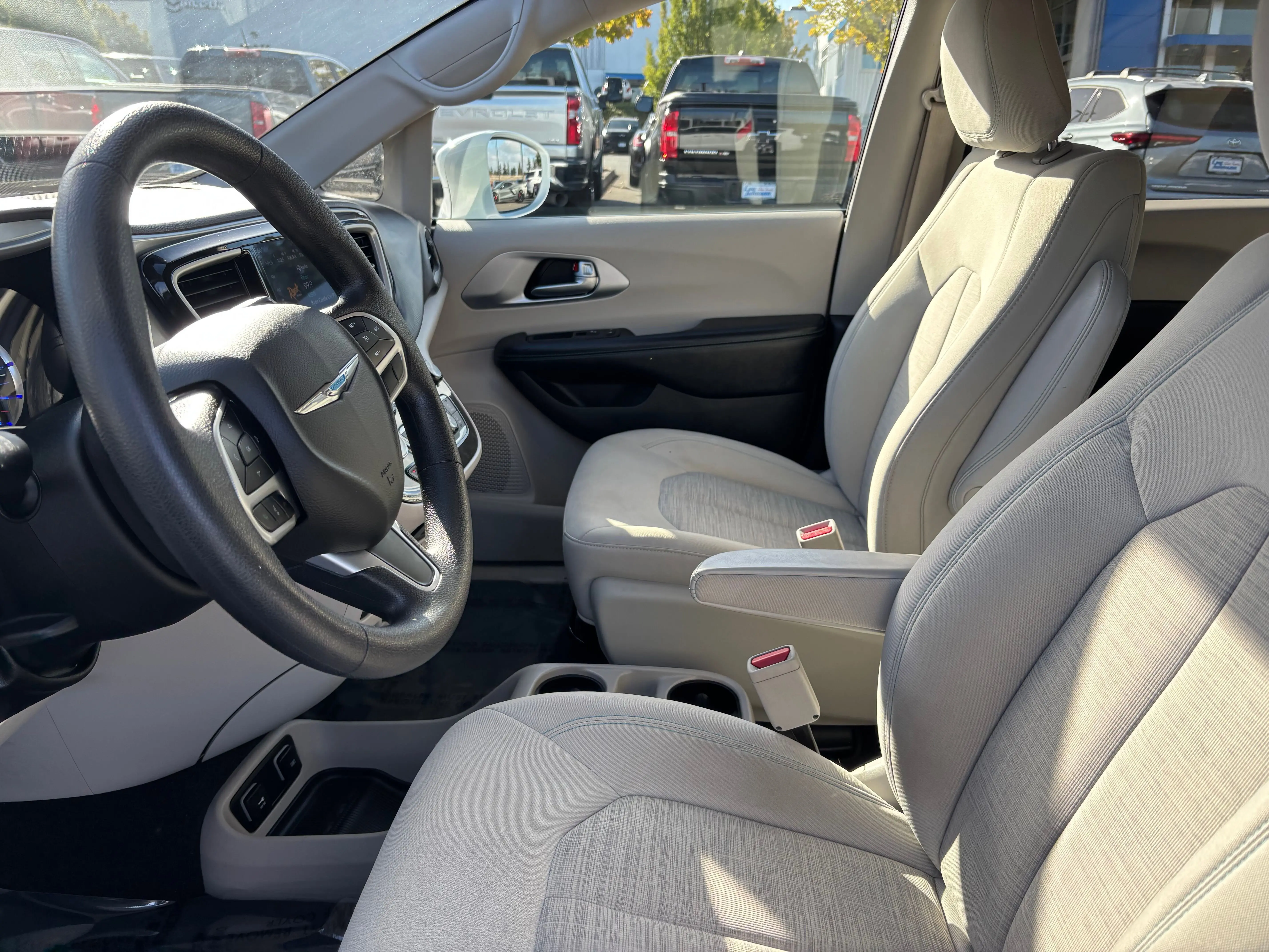 2018 Chrysler Pacifica Hybrid Touring Plus photo 4