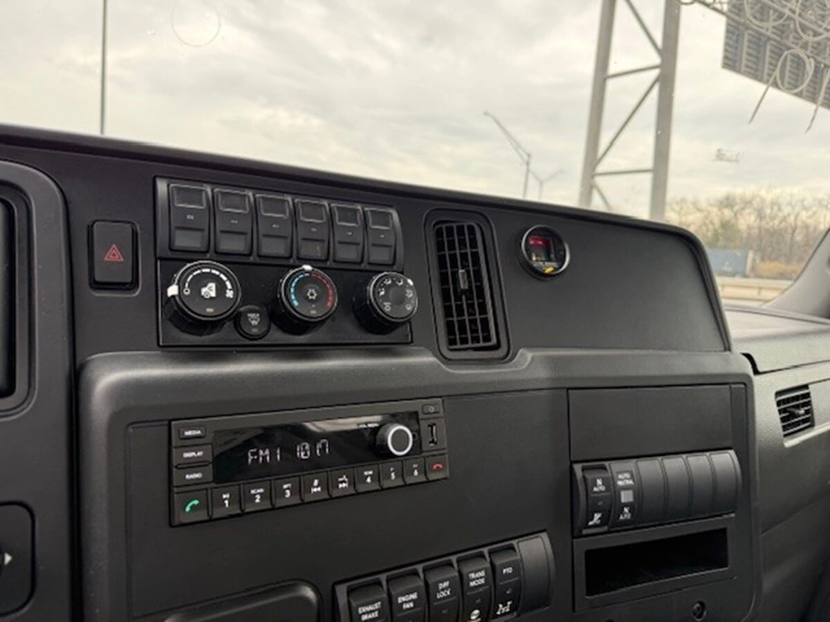 2025 International MV - image 9