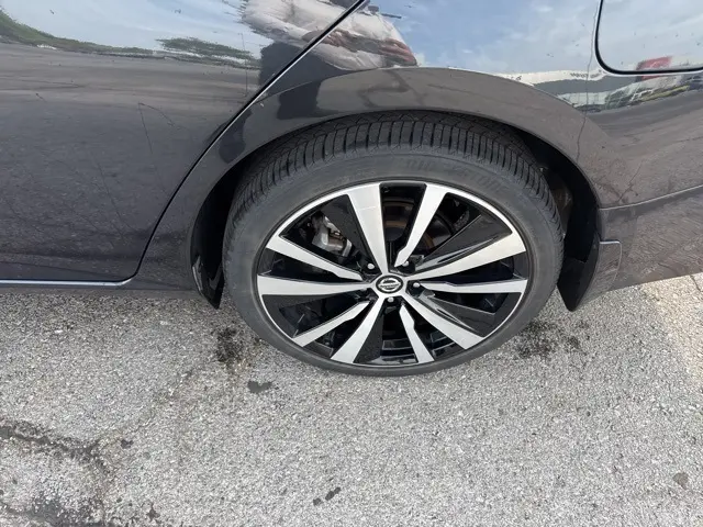2021 Nissan Altima 2.5 Platinum photo 5