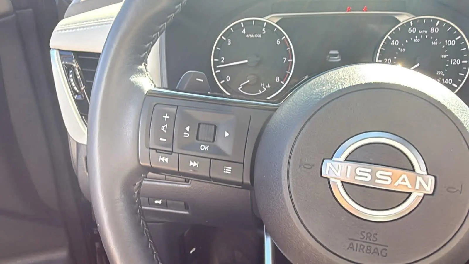 2022 Nissan Rogue SV photo 10
