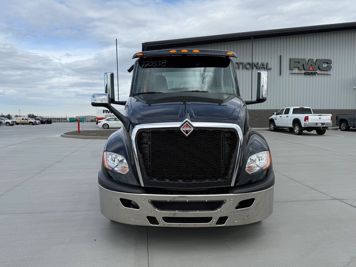 2025 International LT in Pasco, WA — photo 2