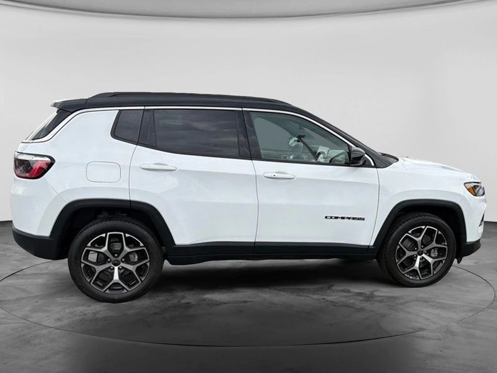 2025 Jeep Compass Limited - Photo 12