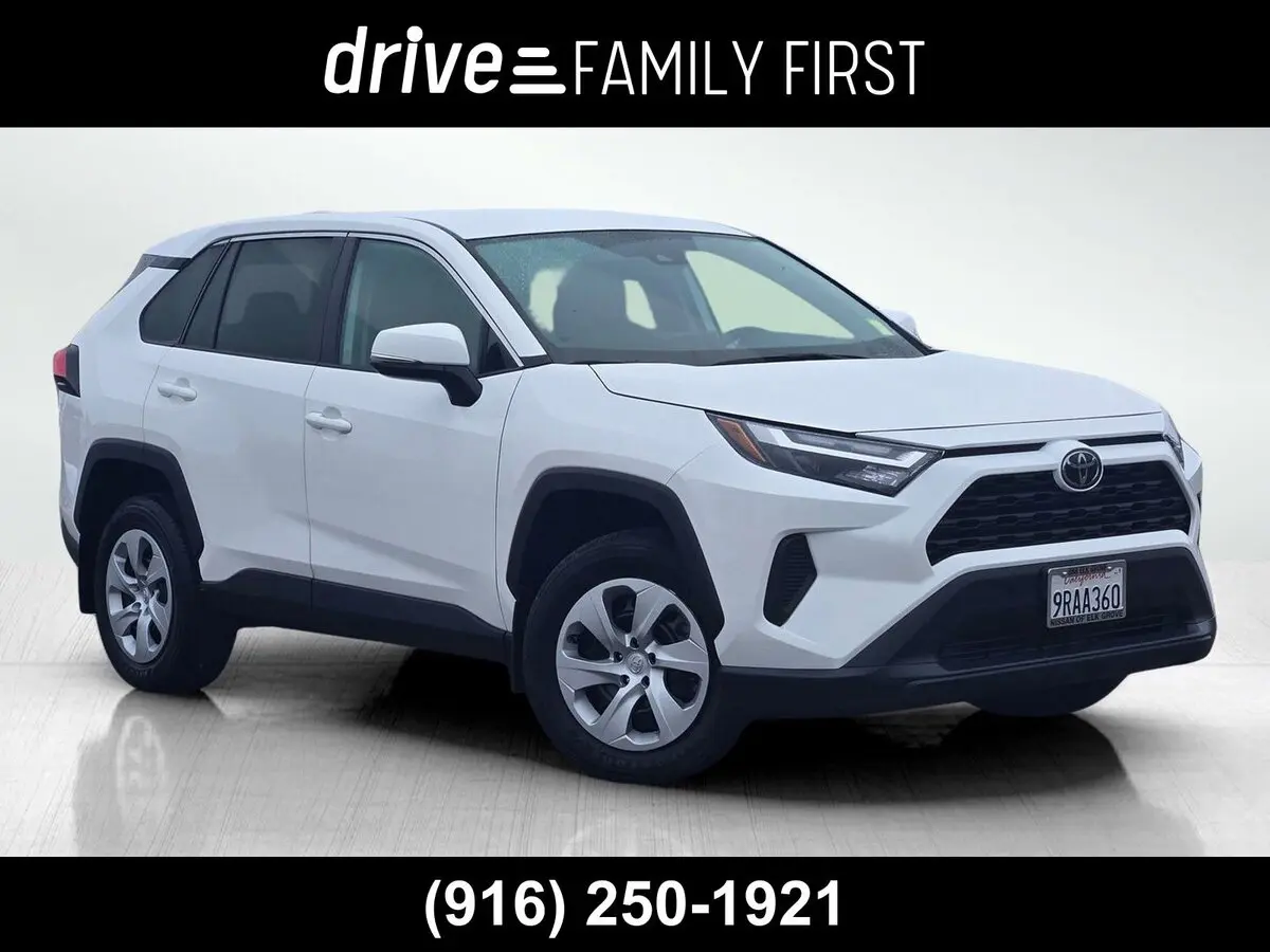 2024 Toyota RAV4 LE's photo